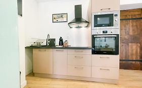 Chez JujuCharme à l'italienne pour 4, Centre #B1